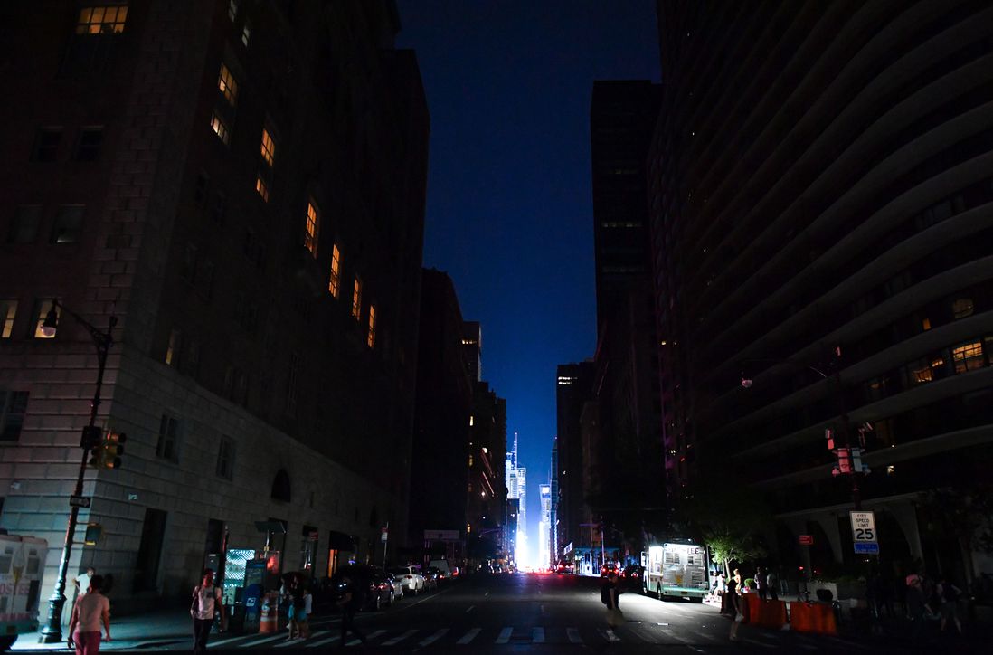 Midtown canyons without power on July 13, 2019 (Eric Pendzich / Shutterstock)